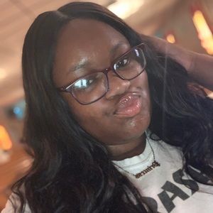 Meet your Posher, Simone